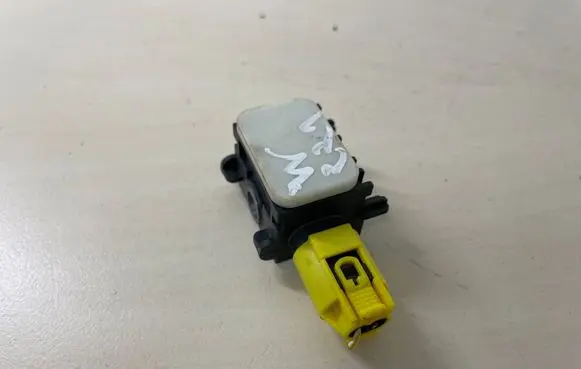 Mercedes-Benz S W221 Airbag deployment crash/impact sensor 0038202826 220207 403305