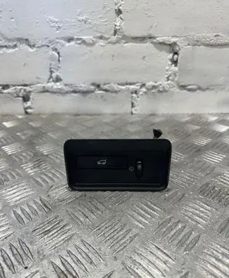 Tailgate opening switch