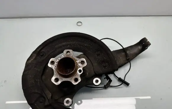 Front wheel hub