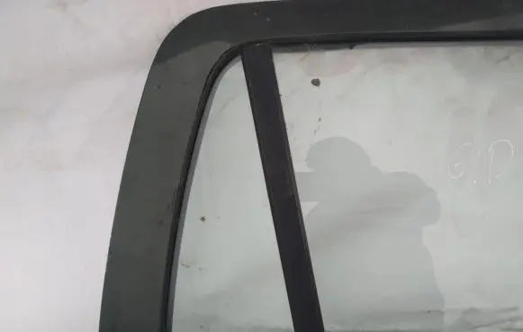 Opel Astra G Rear vent window glass 