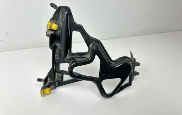 BMW 7 F01 F02 F03 F04 Fender mounting bracket 7046351