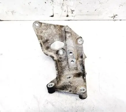 Nissan X-Trail T31 Engine mounting bracket