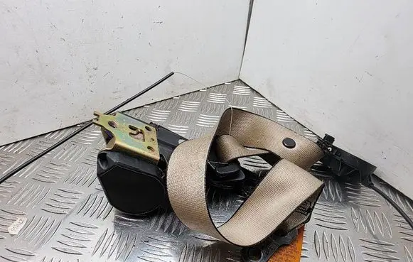 BMW 7 E38 Front seatbelt 8198567 566172701