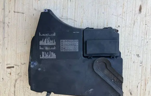 BMW 7 E38 Fuse box cover 12901747665