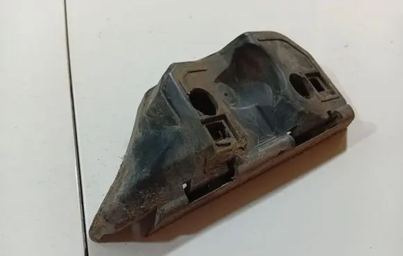 Front bumper mounting bracket