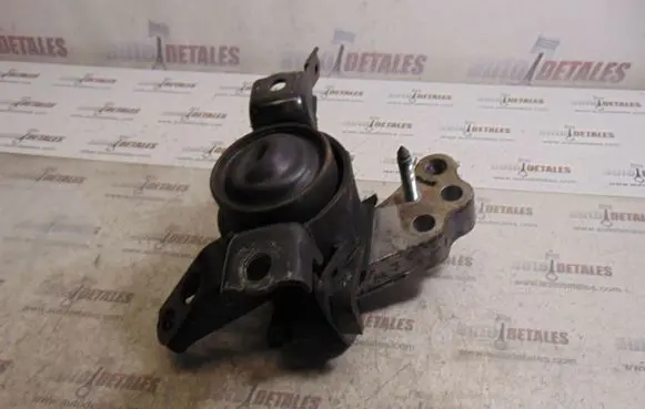 Toyota Auris 150 Engine mount bracket