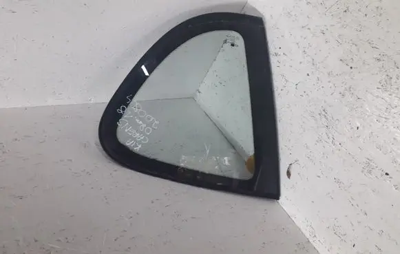 KIA Carens I Rear side window