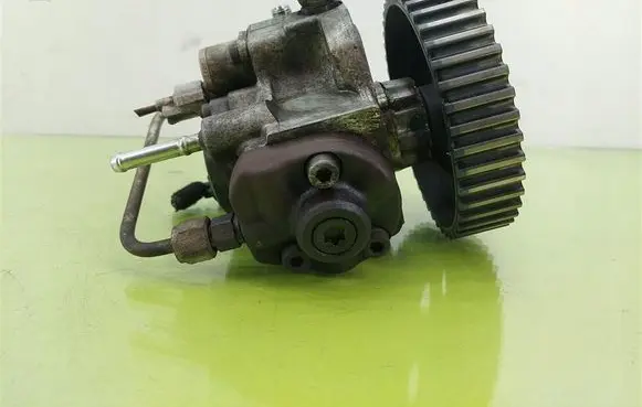 Opel Astra H Fuel injection high pressure pump 8981030281