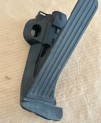 Volkswagen Golf V Accelerator throttle pedal 1K2723503M 6PV00874501