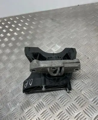 Engine mount bracket