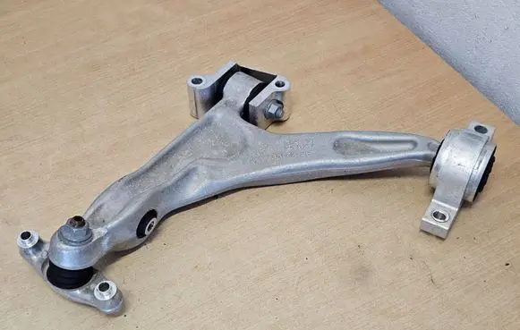 Front lower control arm/wishbone