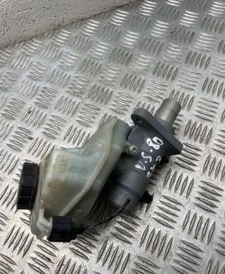 Master brake cylinder