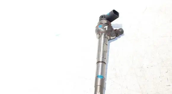 Volkswagen PASSAT B8 Fuel injector 04L130277AC 0445110469