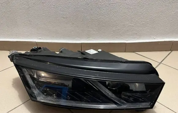 Skoda Octavia Mk4 Headlight/headlamp 5E4941018A