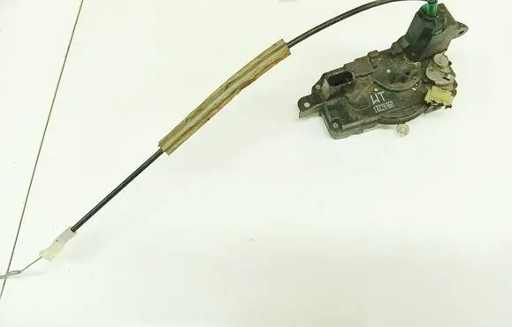 Opel Astra H Front door lock 13220368