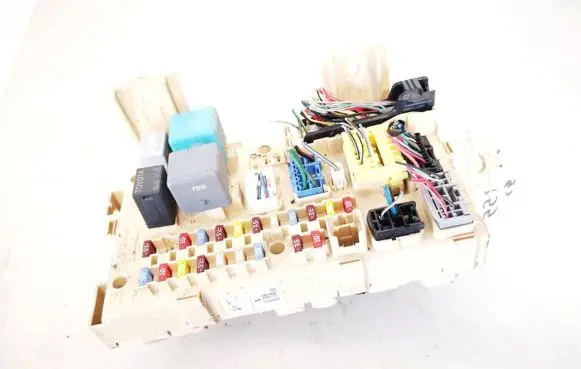Toyota Avensis T250 Fuse box set 8264105040a 82641-05040-a