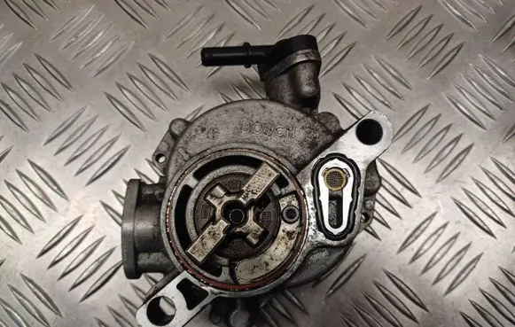 Peugeot 208 Vacuum pump 9684786780