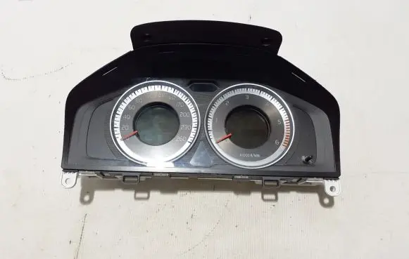 Volvo XC70 Speedometer (instrument cluster) 31343325