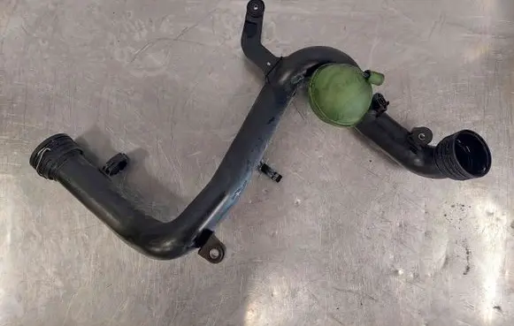 Volkswagen Jetta V Intercooler hose/pipe 1K0145762 1K0145770B