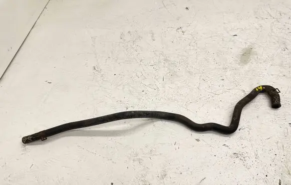 Volkswagen PASSAT B6 Engine coolant pipe/hose