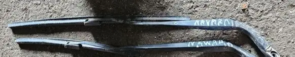 Nissan Navara D23 Front wiper blade arm brak
