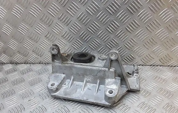 Engine mount bracket