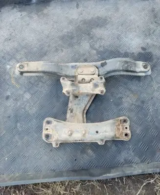 Subaru Legacy Gearbox mounting bracket