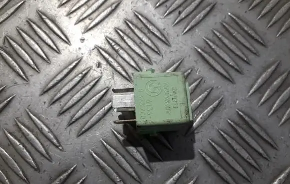 BMW 5 E39 Other relay 8373700 v23134-k59-x312
