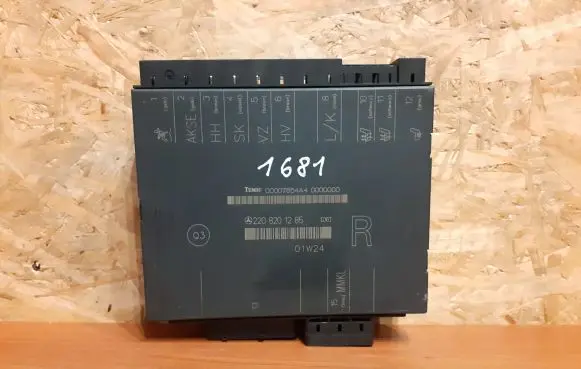 Mercedes-Benz S W220 Seat control module 2208201285 1681