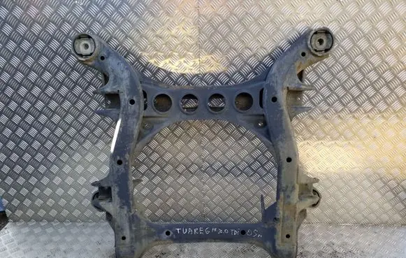 Volkswagen Touareg I Front subframe 7L0499030G