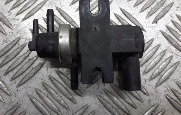Volkswagen Golf IV Valve vacuum 1J0906627