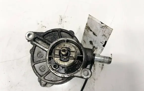 Mercedes-Benz C AMG W204 Vacuum pump