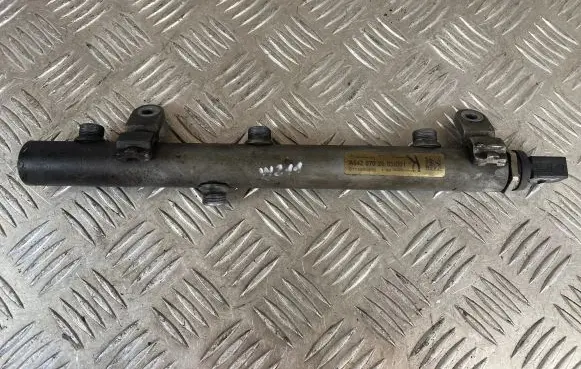 Mercedes-Benz E W211 Fuel main line pipe A6420702695 0713900866