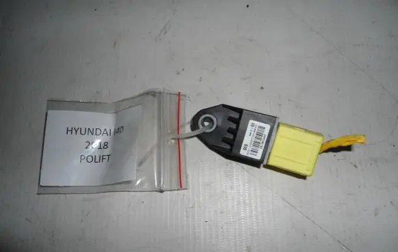 Hyundai i40 Airbag deployment crash/impact sensor