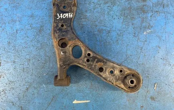 Toyota Prius (XW30) Front lower control arm/wishbone 4806947050