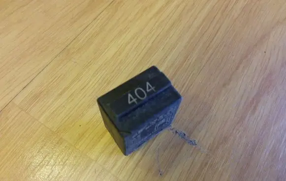 Volkswagen PASSAT B6 Other relay 7M0951253C