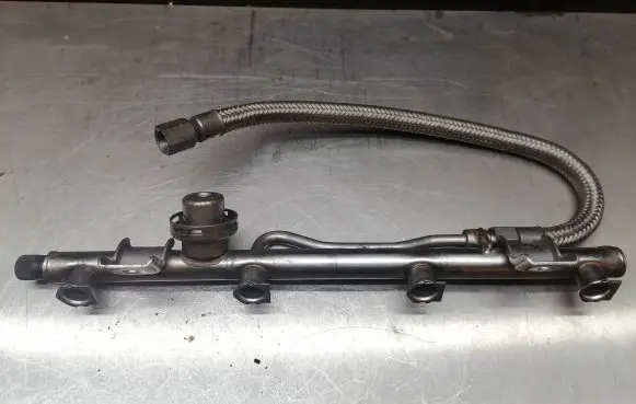 Mercedes-Benz CLK A208 C208 Fuel main line pipe A1110703095