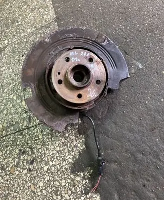 Mercedes-Benz ML W163 Rear wheel hub