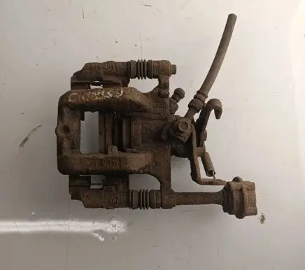 Opel Astra J Rear brake caliper
