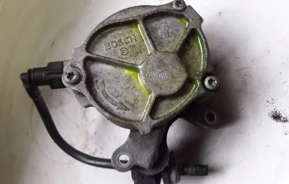 Ford Focus Vacuum pump