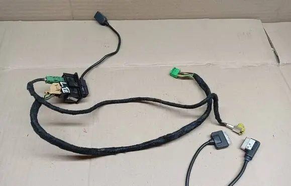 Seat Leon (5F) USB socket connector 5F0035222C 5Q0035736