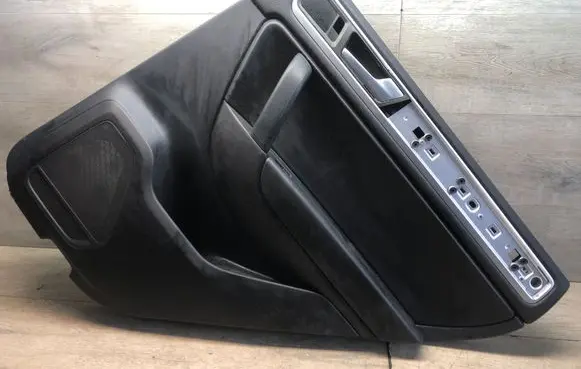 Volkswagen Touareg II Rear door card panel trim 7P6867212 A047720