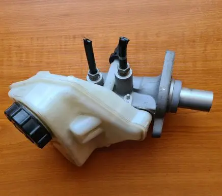Volvo XC60 Master brake cylinder 03350885561 03350885571