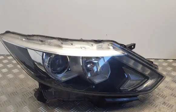 Nissan Qashqai Headlight/headlamp
