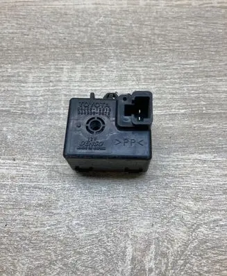 Toyota Corolla Verso AR10 Other relay 8665013010 0689003570