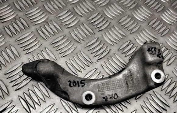 Volvo V70 Engine mounting bracket 31401869