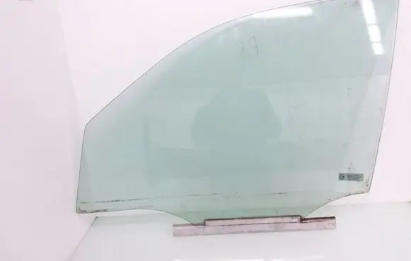 Mercedes-Benz ML W163 Front door window glass four-door A1637200118