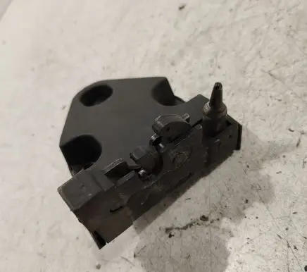 Opel Vivaro Loading door lock 24016