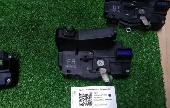 Opel Zafira A Front door lock 24444018FA