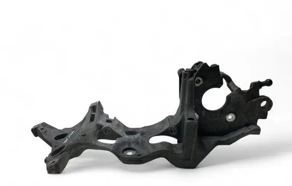 Volkswagen PASSAT B8 Generator/alternator bracket 04L903143D